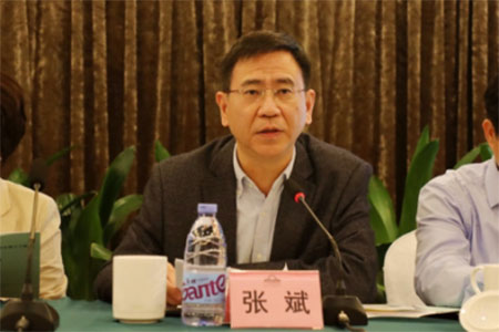 张斌总经理介绍大赛支持保障工作.