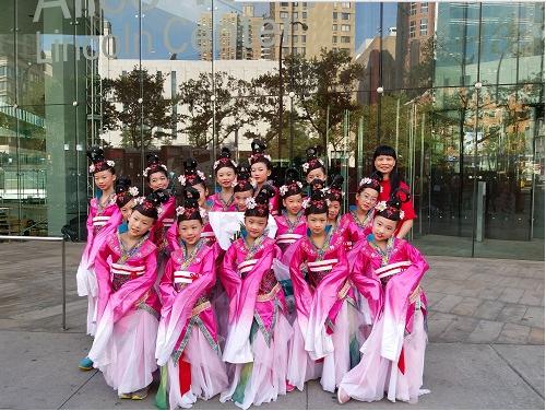 广州市教育局 - 天河区华景小学舞蹈团代表队参