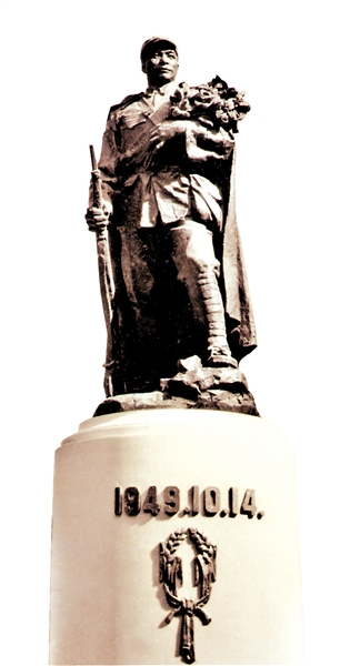 广州解放纪念雕像 1959年建造，作者为尹积昌。1962年，雕像和海珠广场一起被评为羊城新八景之“珠海丹心”。