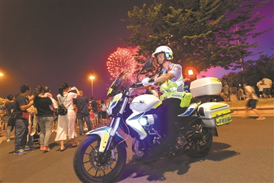 广州交警全警出动，全力保障道路安全有序。