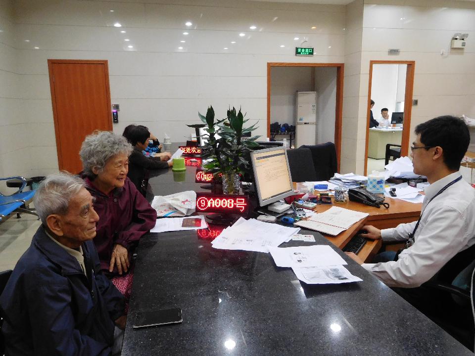 新闻媒体采访番禺公证处为70岁以上老年人免