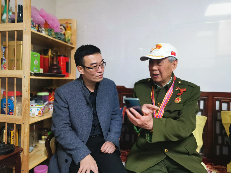 登门入户送关怀 嘘寒问暖现真情