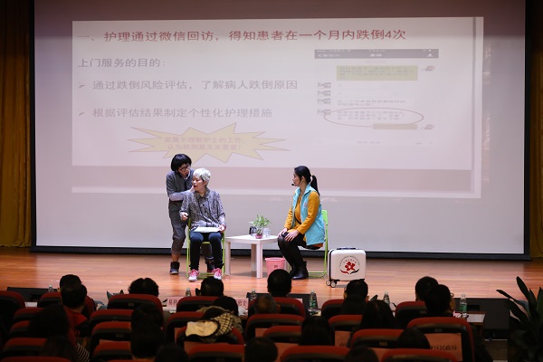创投主体代表广州护理学会通过表演小品的形式，生动展示了为居家老人提供院后护理和专业护理服务的项目成效