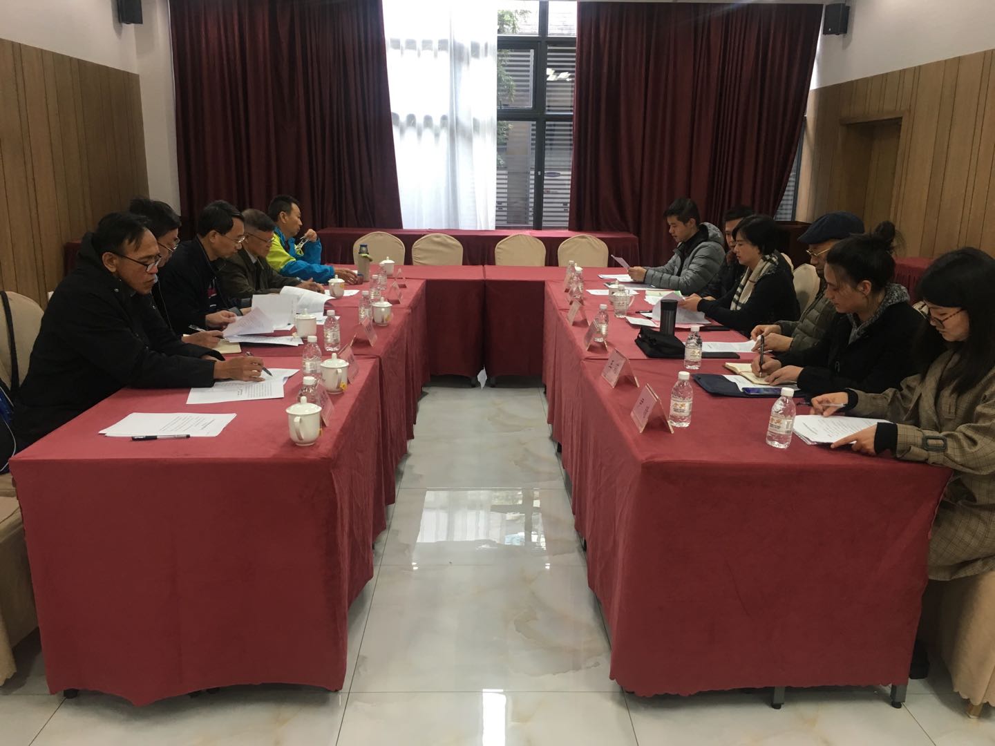 调研组一行和成都市政府参事室、市文广新局有关同志，市文史馆馆员缪永舒同志座谈交流