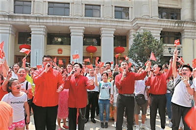沙面国庆音乐节，合唱《歌唱祖国》。