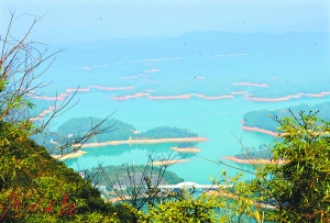 广州从化流溪河国家森林公园，三桠塘景区上远眺流溪河水库。