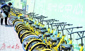 自行车、残疾人机动轮椅车以及允许上道路行驶区域内的人力三轮车未停放在非机动车停放点，影响其他车辆和行人通行且驾驶人不在现场的，公安机关交通管理部门可以会同城市管理行政管理部门对现场予以清理。