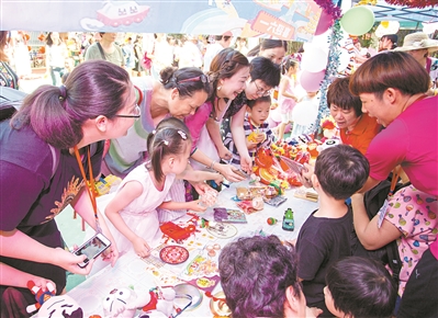 广州市人民政府机关幼儿园组织的“广府淘宝嘉年华”亲子活动现场。