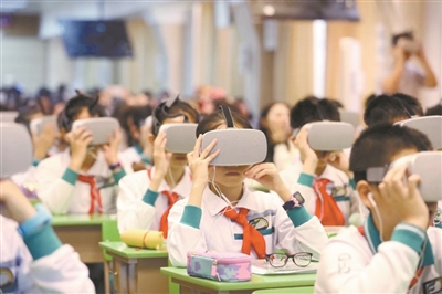 东风东路小学基于虚拟现实技术构建沉浸式学习的智慧课堂模式