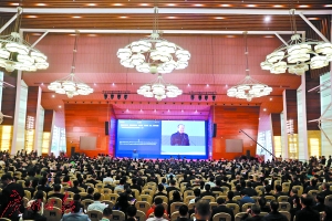 28日，2017中国广州国际投资年会在白云国际会议中心举行全体会议。 