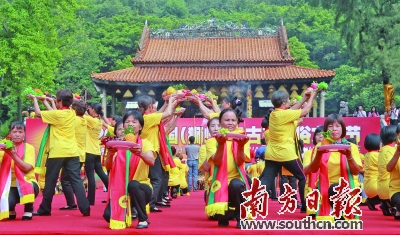 传承非物质文化遗产，打造区域文化品牌。图为2015年中国（狮岭）盘古王民俗文化节。