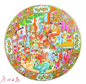 清代嘉庆广彩绘人物纹圆形瓷板