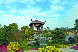 广州市儿童公园以立体花坛、艺术园圃等公共景观为主线，营造热烈缤纷的节日氛围。