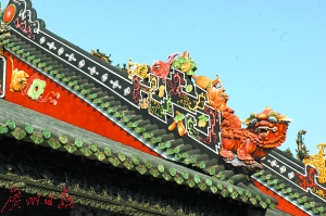▲陈家祠守候屋顶的独角狮。