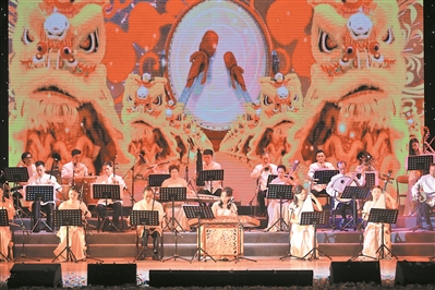 广东音乐曲艺团演奏《赛龙夺锦》
