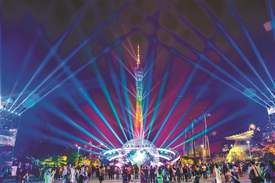 灯光节期间花城广场上的璀璨夜景。