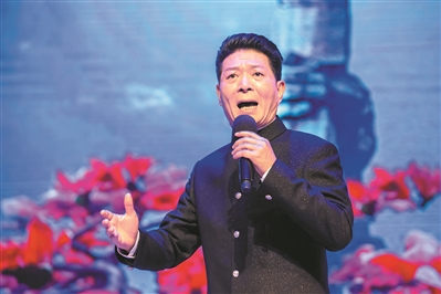 欧凯明表演粤剧《刑场上的婚礼》