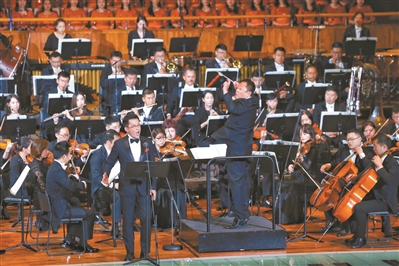 国际音乐季开幕式音乐会上，石倚洁献唱。