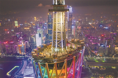 广州塔高600米，塔顶摩天轮是俯瞰城市风景的胜地。