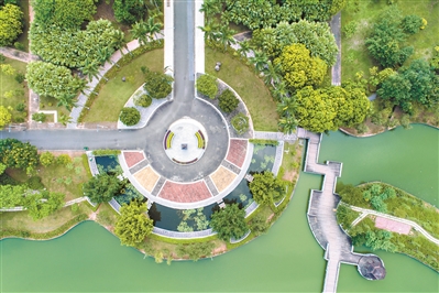 广州大学风景。得益于开阔的地势，各高校都规划了独特的景观组团。