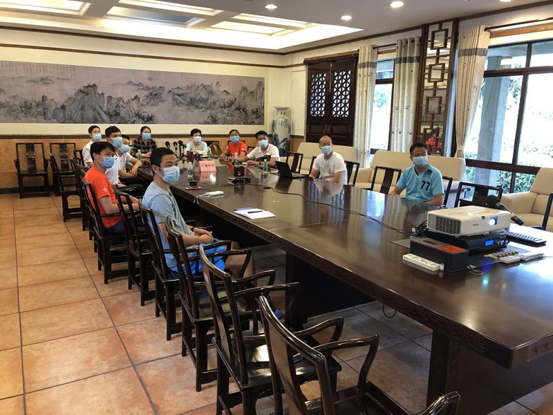 各学校分管领导及体育科组认真参会1_副本.jpg