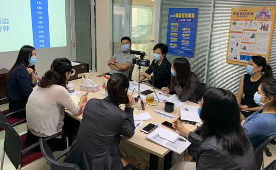 培训专家与学员互动交流.jpg
