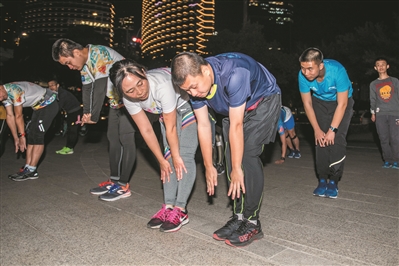 开始跑步训练之前，先来热身。