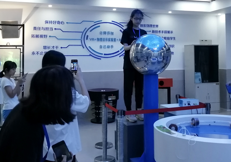 特训营营员在华南理工大学实验室参加活动_副本.jpg