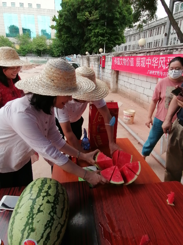 市文化工会为考古工地现场“送清凉”.jpg