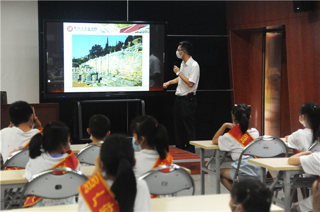 GZ, HK and Macao youth visit Archaeological Site Museum of Nanyue Palace