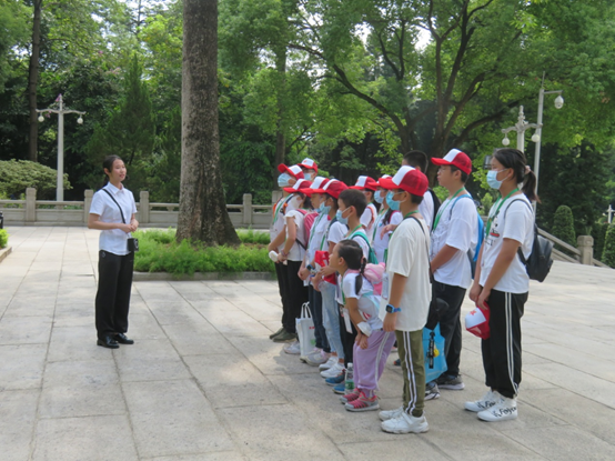 8月26日，市扶贫干部子女的夏令营1.png