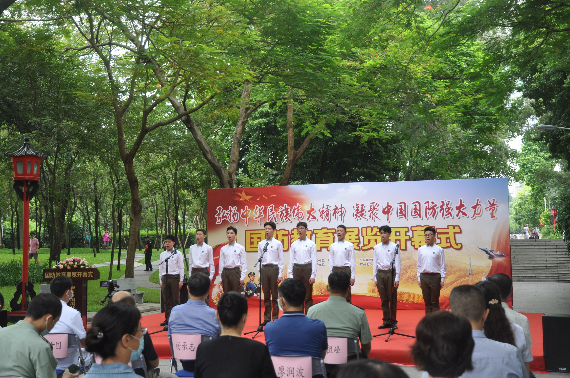 美术中学演唱.JPG