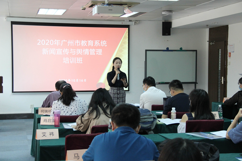 纺织服务职业学校办公室新闻干事巫淑敏分享工作经验.jpg