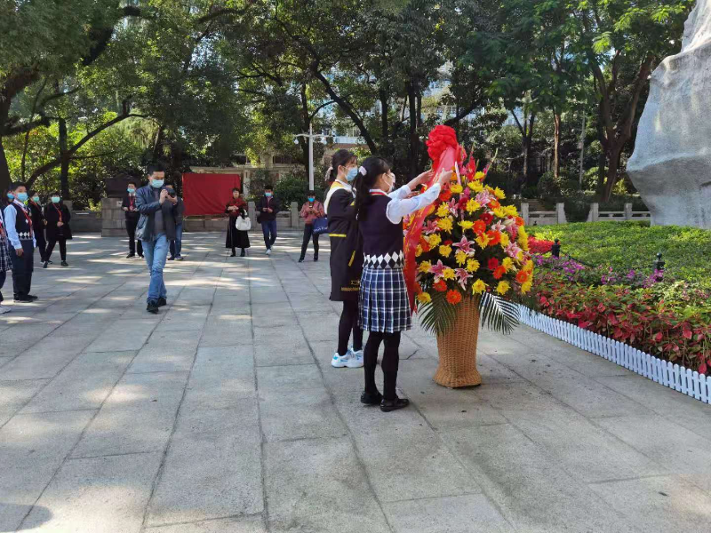 12月18日，宋庆龄基金会奖学金学生代表来园活动.jpg