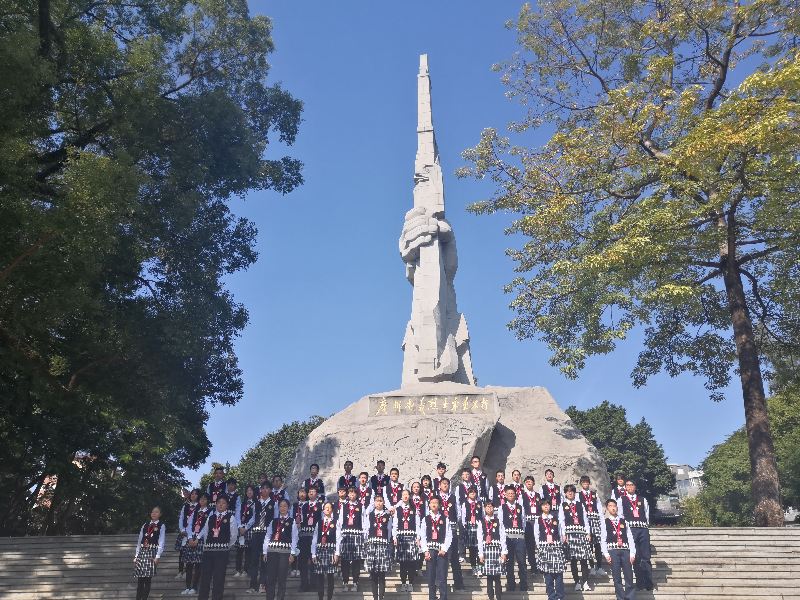 12月18日，宋庆龄基金会奖学金学生代表来园活动1.jpg