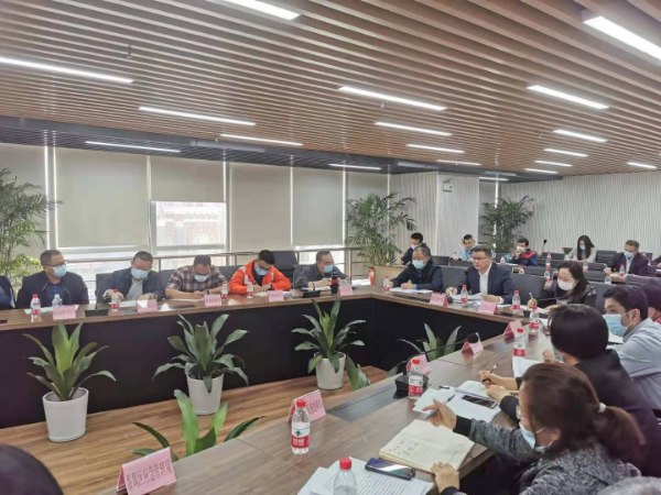 2月4日市大湾区办陈建荣常务副主任主持召开2020年油气管道保护工作总结和2021年工作部署专题会议.jpg