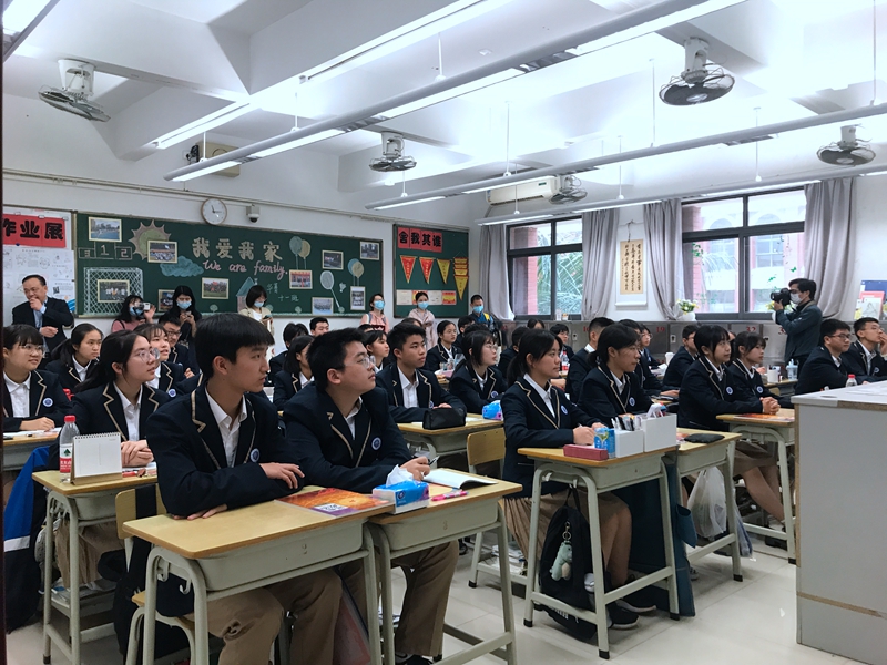 05-广东华侨中学港澳子弟班思想政治课_副本.jpg
