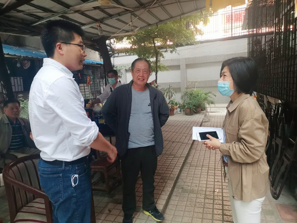 关心卢志强在社区的生活情况.jpg