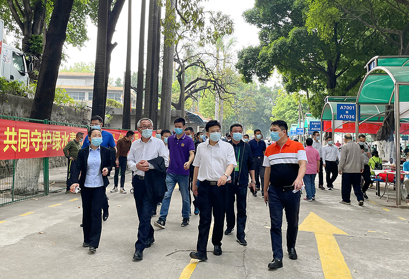 市政府副秘书长马曙督导检查清明祭扫服务保障工作.jpg