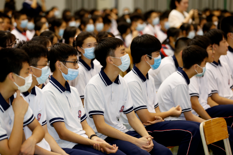 学生听讲.png