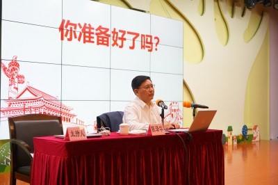 陈泽华一级调研员（市管干部）为局青年干部授课.jpg