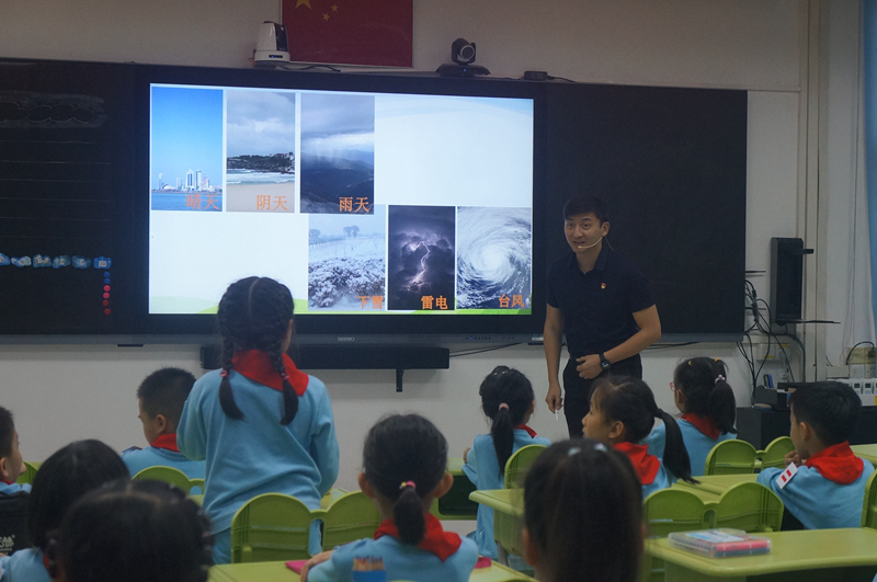 图５　广州市越秀区文德路小学吕恒老师通过智慧阅读平台上科学课.jpg