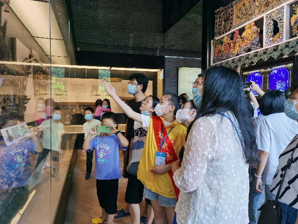 陈家祠“小小文旅导赏员”带领游客探寻岭南文明魅力.jpg