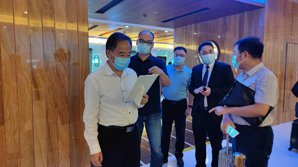 10月14日市发展改革委副主任邓宏永带队调研第130届广交会期间酒店客房限价措施落实情况3.jpg