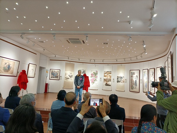 艺术顾问陈永锵在开幕式上讲话.jpg