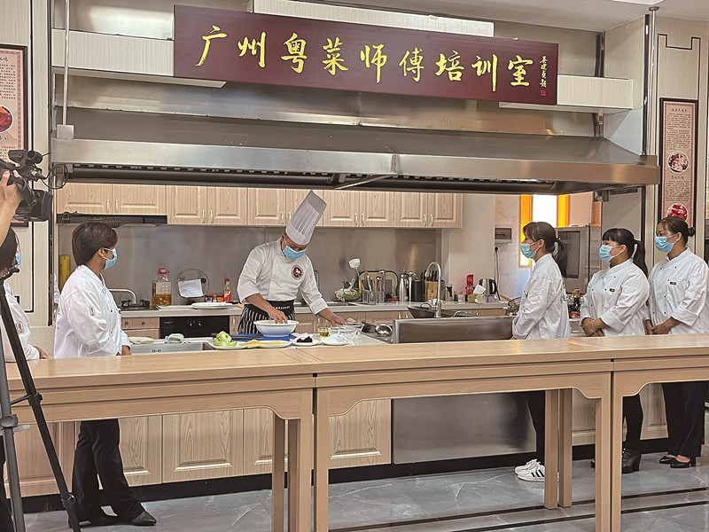 粤菜师傅送技下乡_副本(1).jpg