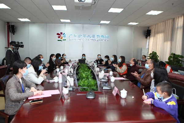 （图上）广少图“暖爱园地”服务成果座谈会现场3254.jpg