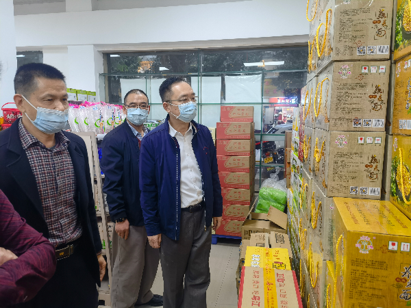 1月20、21日市粮管中心主任郭志健带队开展春节前储备粮“两个安全”和保供稳市检查工作.jpg