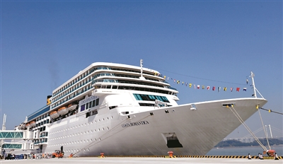 11月17日上午，广州南沙国际邮轮母港开港首航。