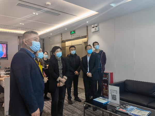 3.23王咏赋副区长、何庆婷副主席到大东街开展走访“暖企”行动1.jpg